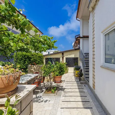 Appartamento Nika-12 By Interhome *