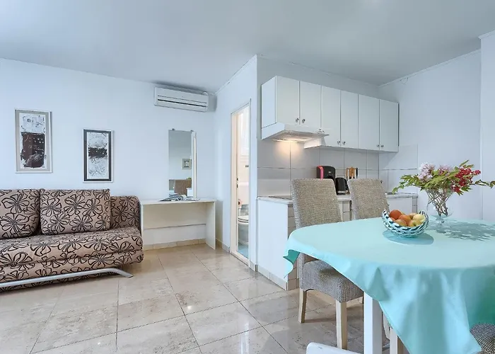 Nika-12 By Interhome Umag